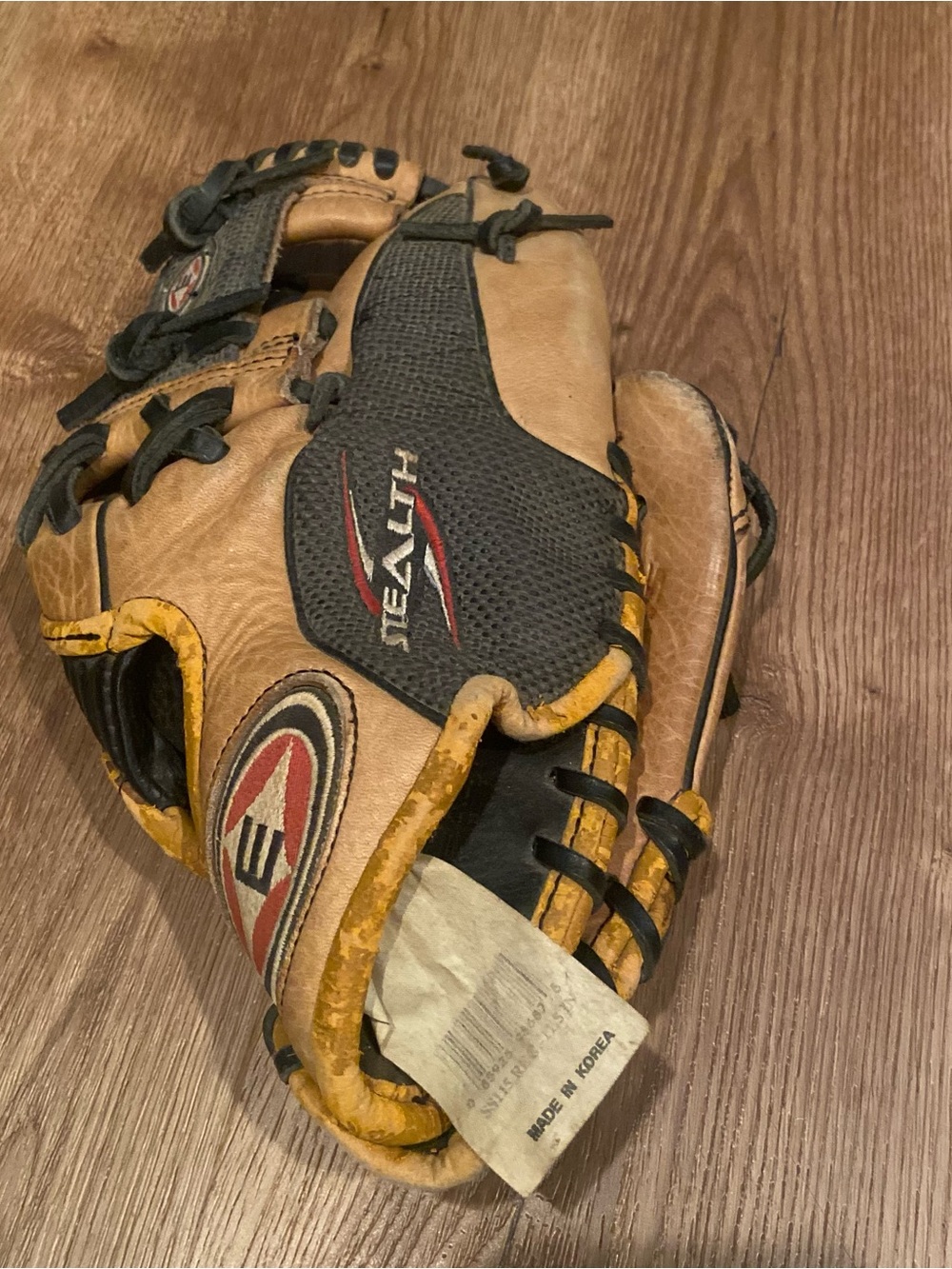 Easton Stealth 11.5 Inch Right-Hand RHT Baseball Glove Tan/Black Kevlar SS115